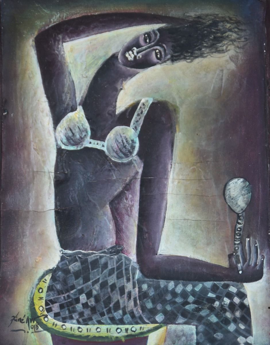 Kine Aw: Kvinde gør sig smuk