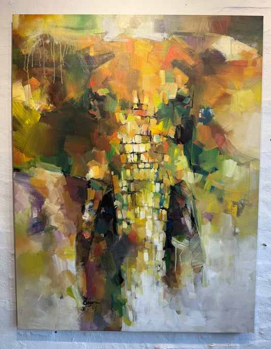 An elephant faces us.🐘